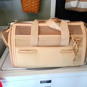 Wild One pet carrier